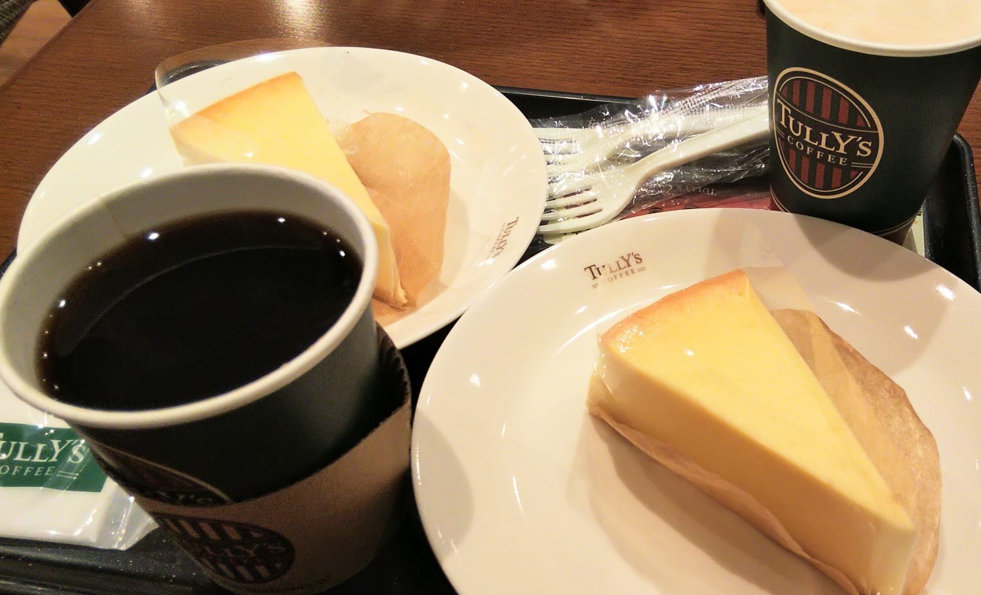 ニューヨークチーズケーキとコーヒー、ロイヤルミルクティー