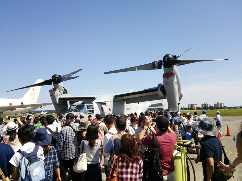 米軍横田基地でのオスプレイの展示