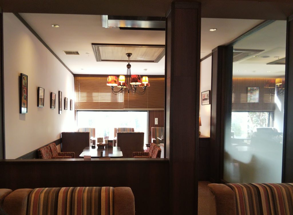 高倉町珈琲あきる野店内装