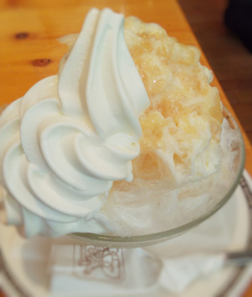 コメダ珈琲店の白桃かき氷